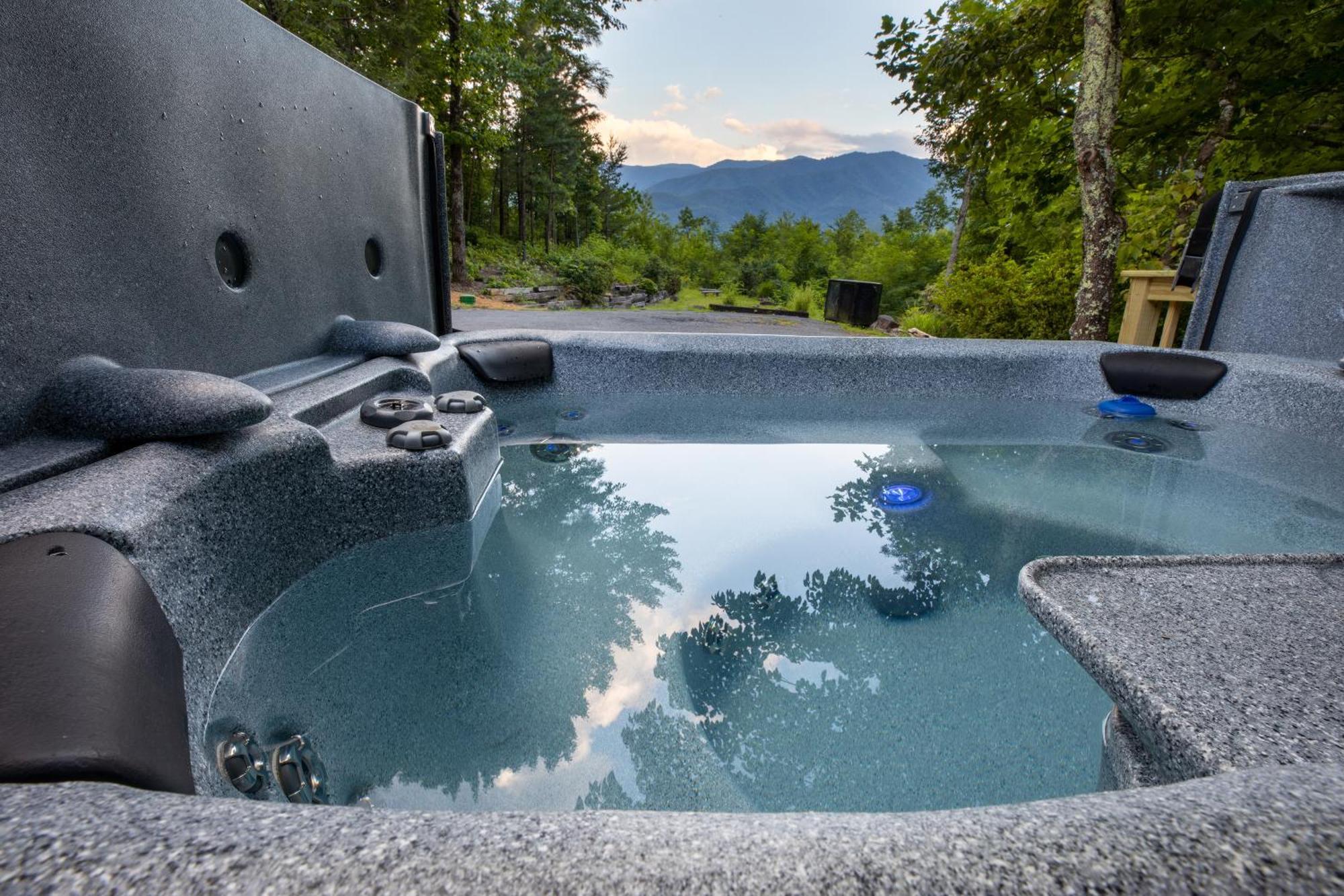 Real Log Cabin With Amazing Views, Hot Tub, Sauna, Games Gatlinburg Zewnętrze zdjęcie